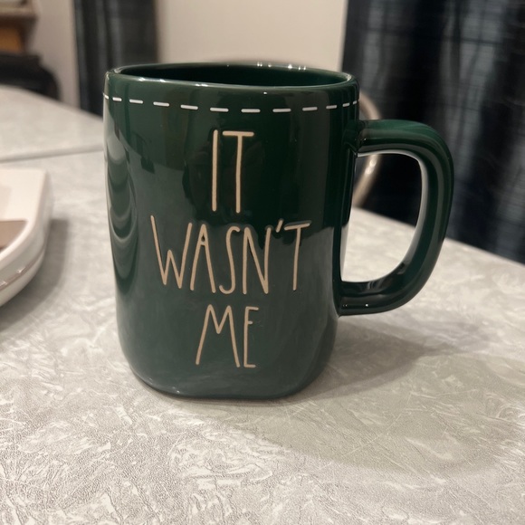 New Rae Dunn IT WASN'T ME Mug RARE Green Nice Big Mug Artisan Collection - Picture 1 of 5